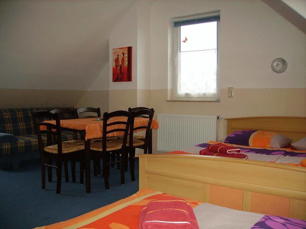 Elmenhorst/Lichtenhagen Pension Elmenhorst מראה חיצוני תמונה