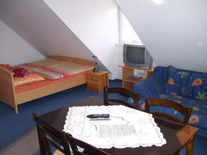 Elmenhorst/Lichtenhagen Pension Elmenhorst מראה חיצוני תמונה